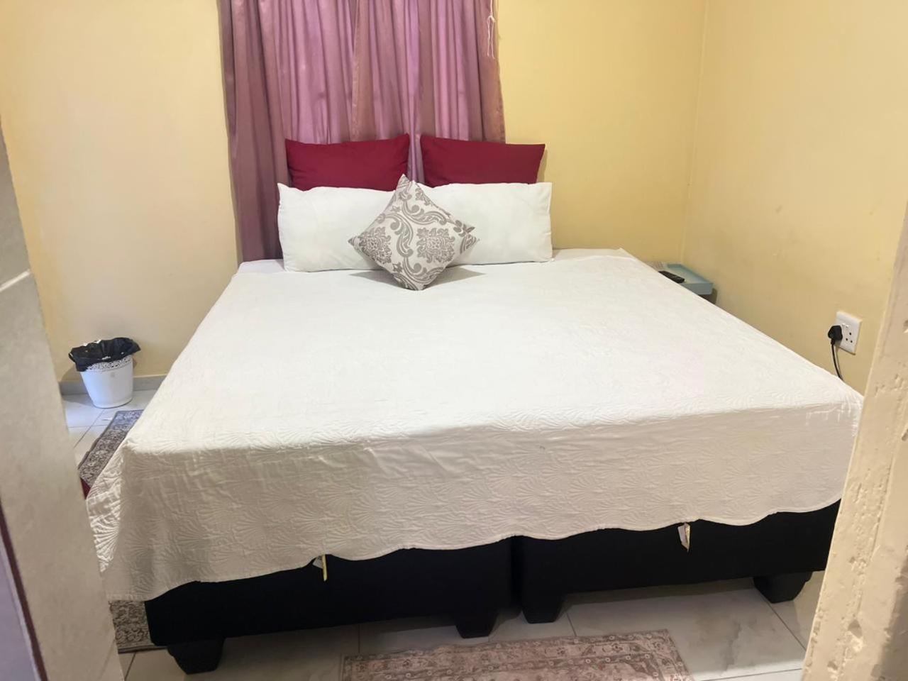 Oteng Lifestyle Bnb Bed & Breakfast Rustenburg Bagian luar foto