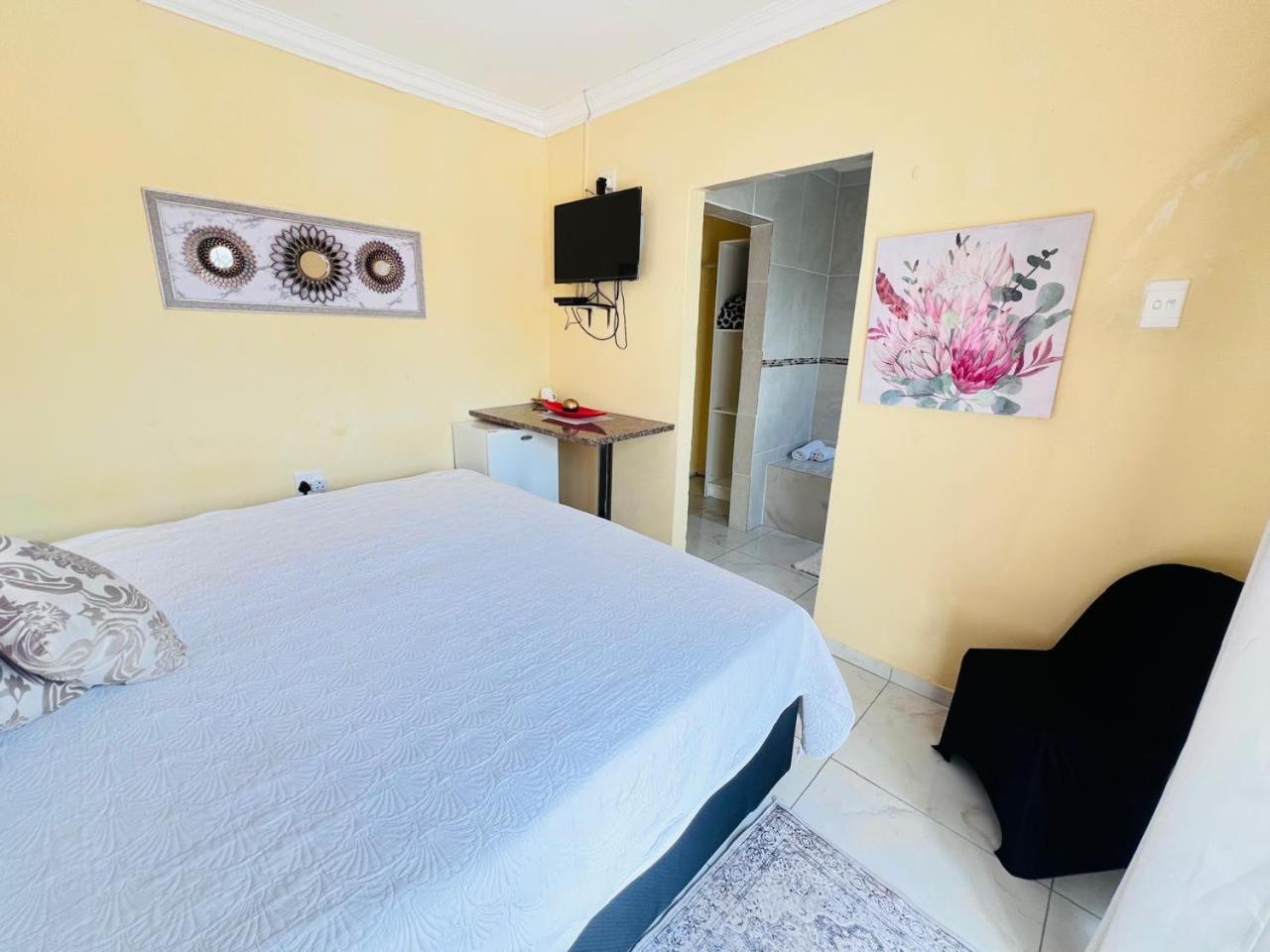 Oteng Lifestyle Bnb Bed & Breakfast Rustenburg Bagian luar foto