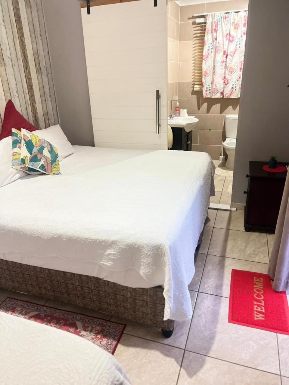 Oteng Lifestyle Bnb Bed & Breakfast Rustenburg Bagian luar foto