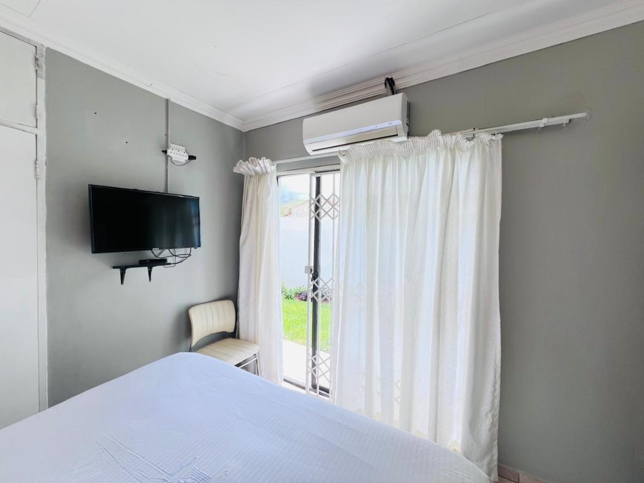 Oteng Lifestyle Bnb Bed & Breakfast Rustenburg Bagian luar foto