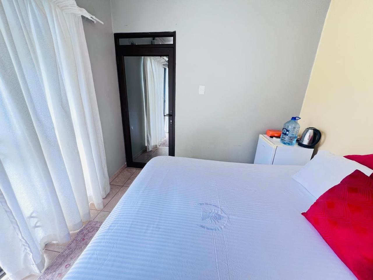 Oteng Lifestyle Bnb Bed & Breakfast Rustenburg Bagian luar foto