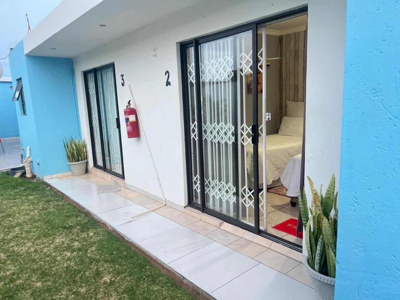 Oteng Lifestyle Bnb Bed & Breakfast Rustenburg Bagian luar foto