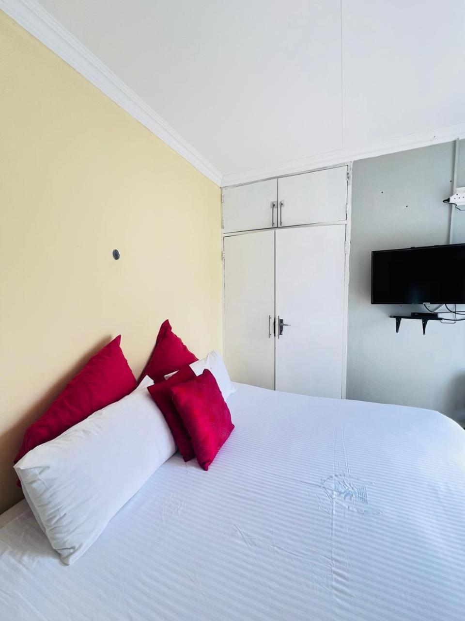 Oteng Lifestyle Bnb Bed & Breakfast Rustenburg Bagian luar foto