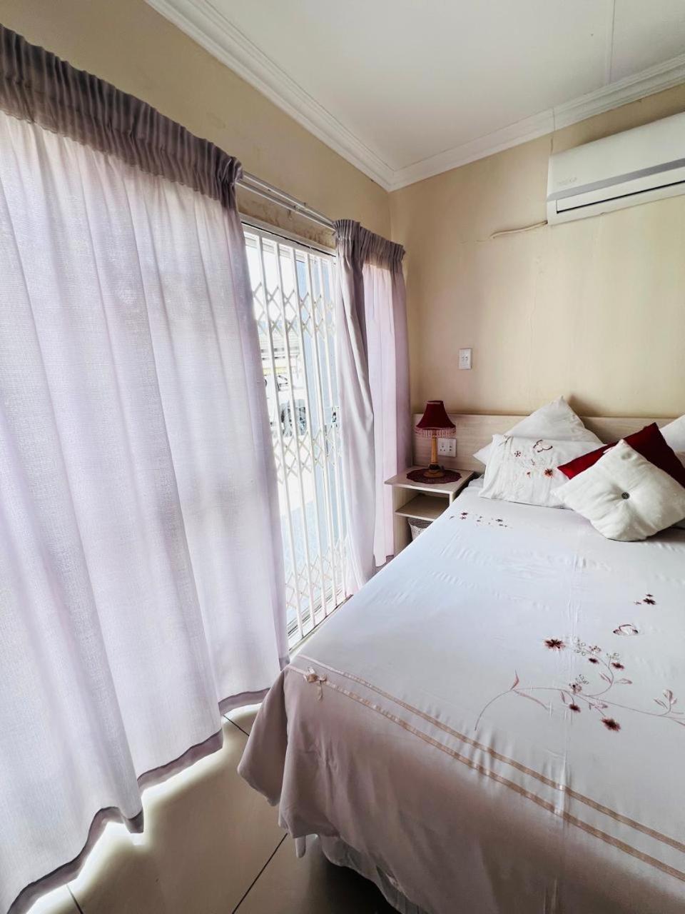 Oteng Lifestyle Bnb Bed & Breakfast Rustenburg Bagian luar foto