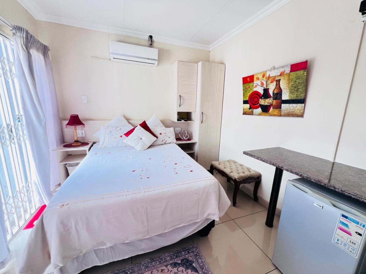 Oteng Lifestyle Bnb Bed & Breakfast Rustenburg Bagian luar foto