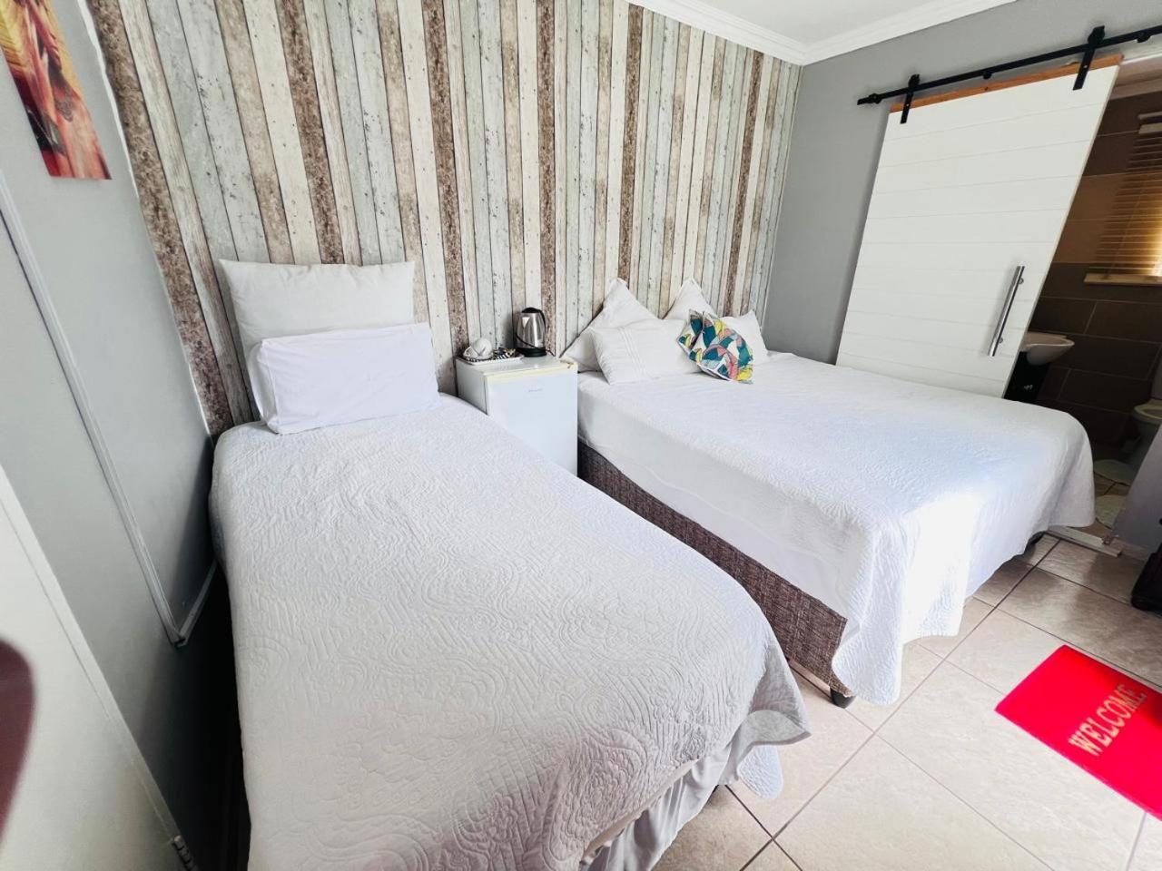 Oteng Lifestyle Bnb Bed & Breakfast Rustenburg Bagian luar foto