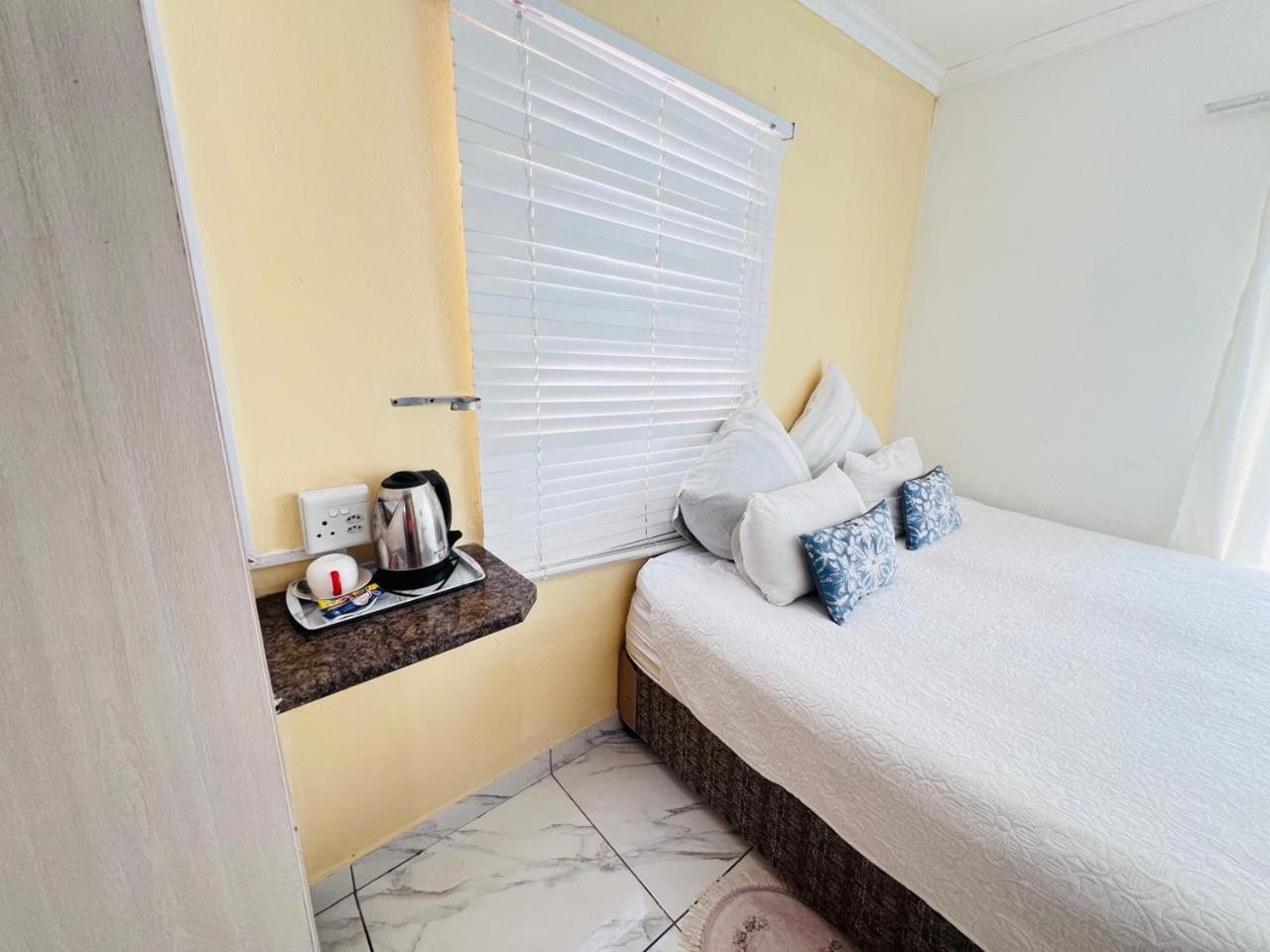 Oteng Lifestyle Bnb Bed & Breakfast Rustenburg Bagian luar foto