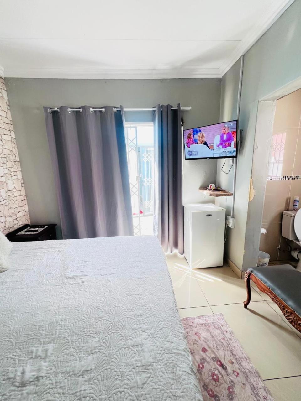 Oteng Lifestyle Bnb Bed & Breakfast Rustenburg Bagian luar foto