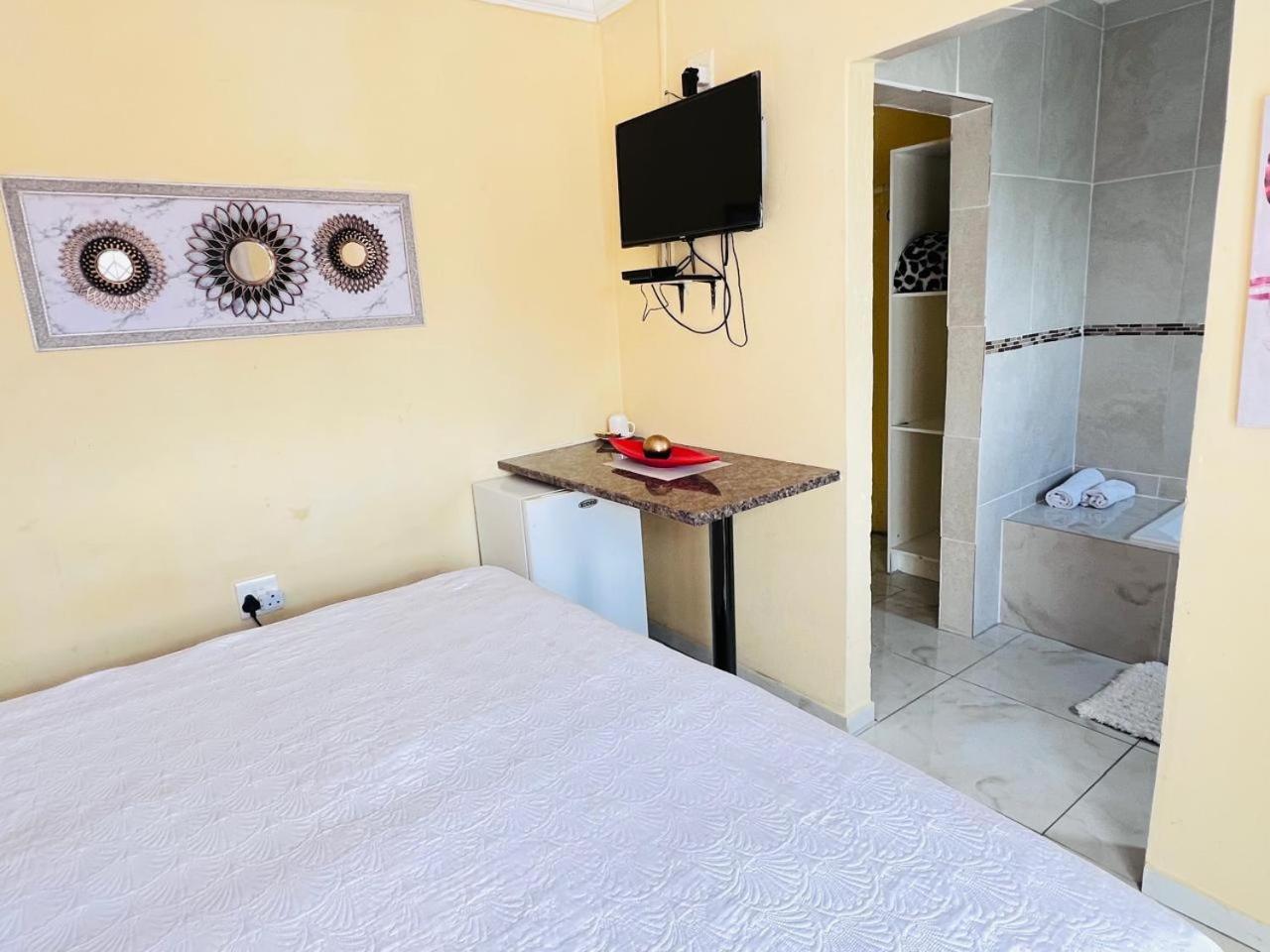 Oteng Lifestyle Bnb Bed & Breakfast Rustenburg Bagian luar foto