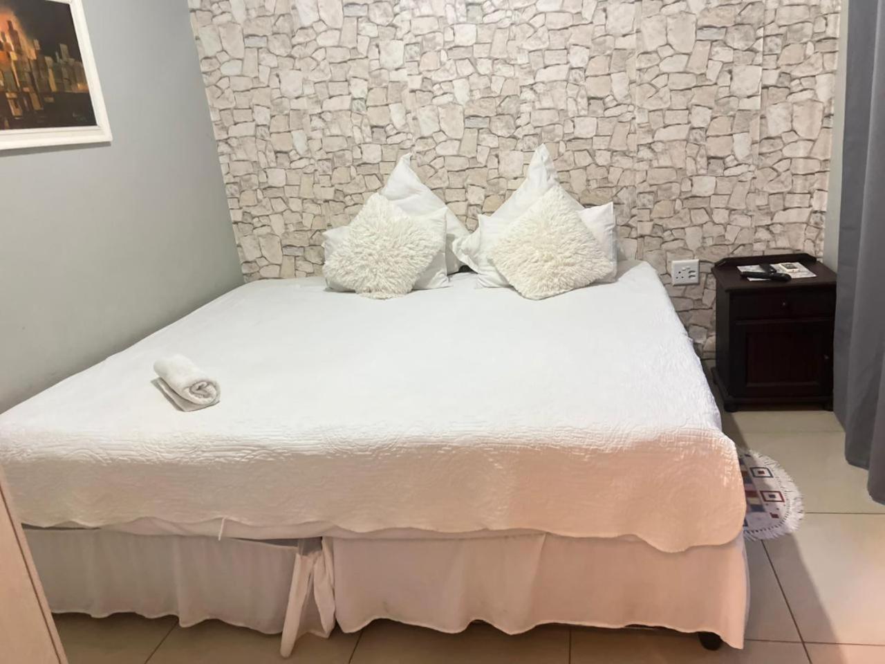 Oteng Lifestyle Bnb Bed & Breakfast Rustenburg Bagian luar foto